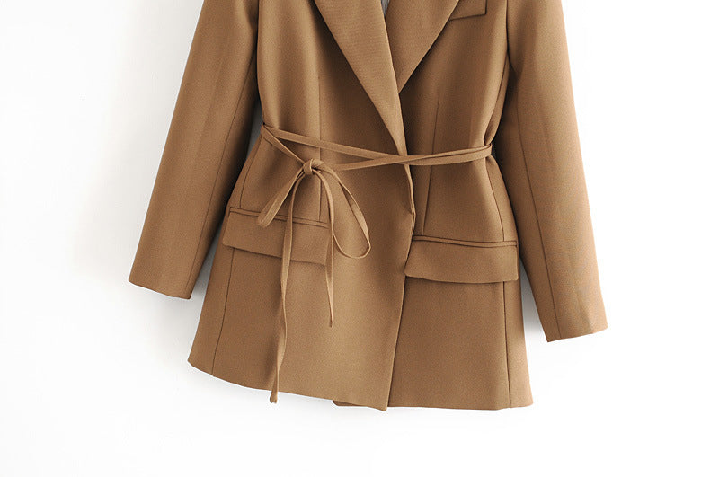 ELEGANTER BLAZER MIT GÜRTEL – KLASSISCH UND MODERN