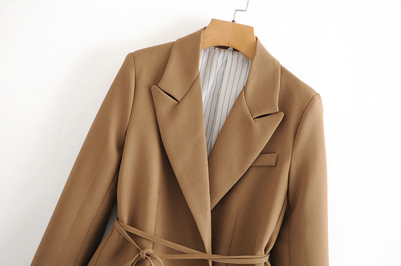 ELEGANTER BLAZER MIT GÜRTEL – KLASSISCH UND MODERN
