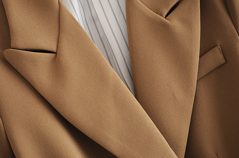 ELEGANTER BLAZER MIT GÜRTEL – KLASSISCH UND MODERN