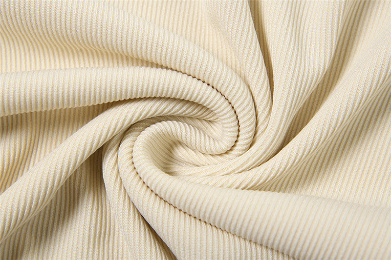 ELEGANTES ZWEITEILER-SET MIT KNOPFDETAILS – SCHLICHT UND STILVOLL