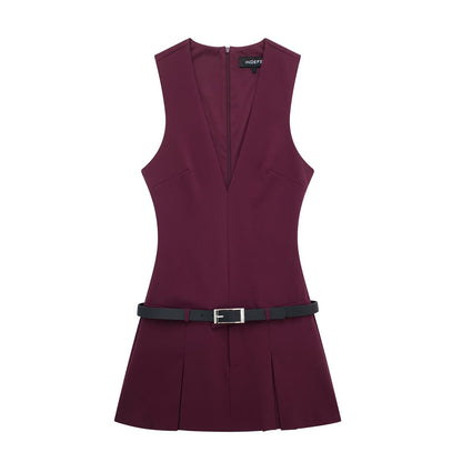 STILVOLLES ÄRMELLOSES KLEID MIT GÜRTEL – ZEITLOSE ELEGANZ