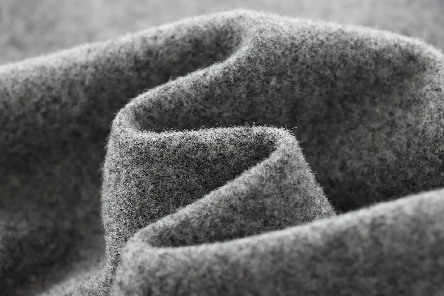 MODERNE KURZJACKE MIT REISSVERSCHLUSS