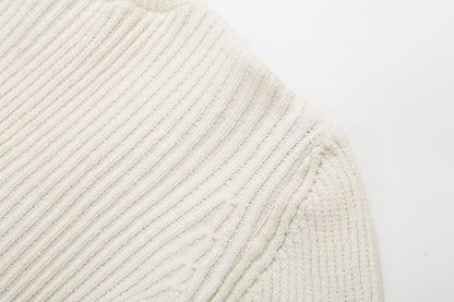 ELEGANTES STRICKKLEID MIT RIPPENDESIGN