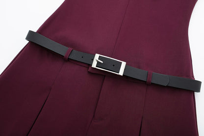 STILVOLLES ÄRMELLOSES KLEID MIT GÜRTEL – ZEITLOSE ELEGANZ