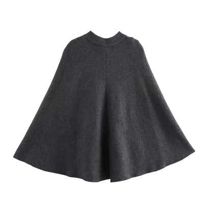 ELEGANTES CAPE MIT HAKENVERSCHLUSS – ZEITLOSES STATEMENT-PIECE