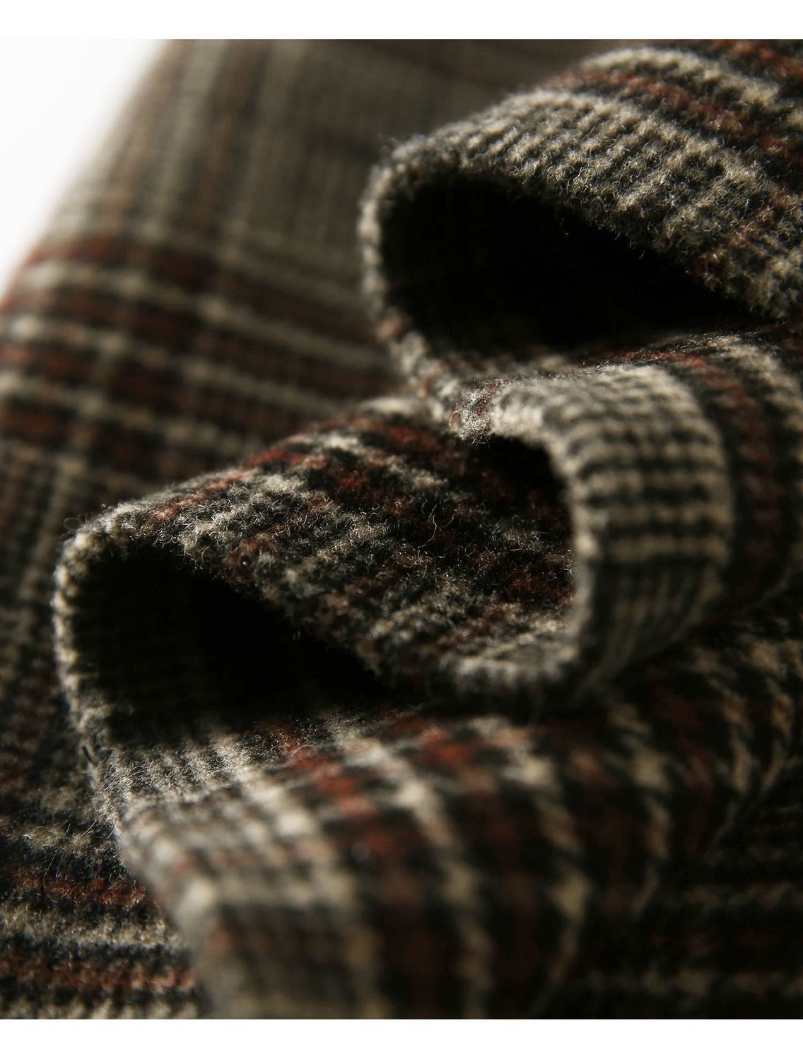 ELEGANTES KARIERTES KLEID MIT FIGURSCHMEICHELNDEM DESIGN – KLASSISCH UND STILSICHER