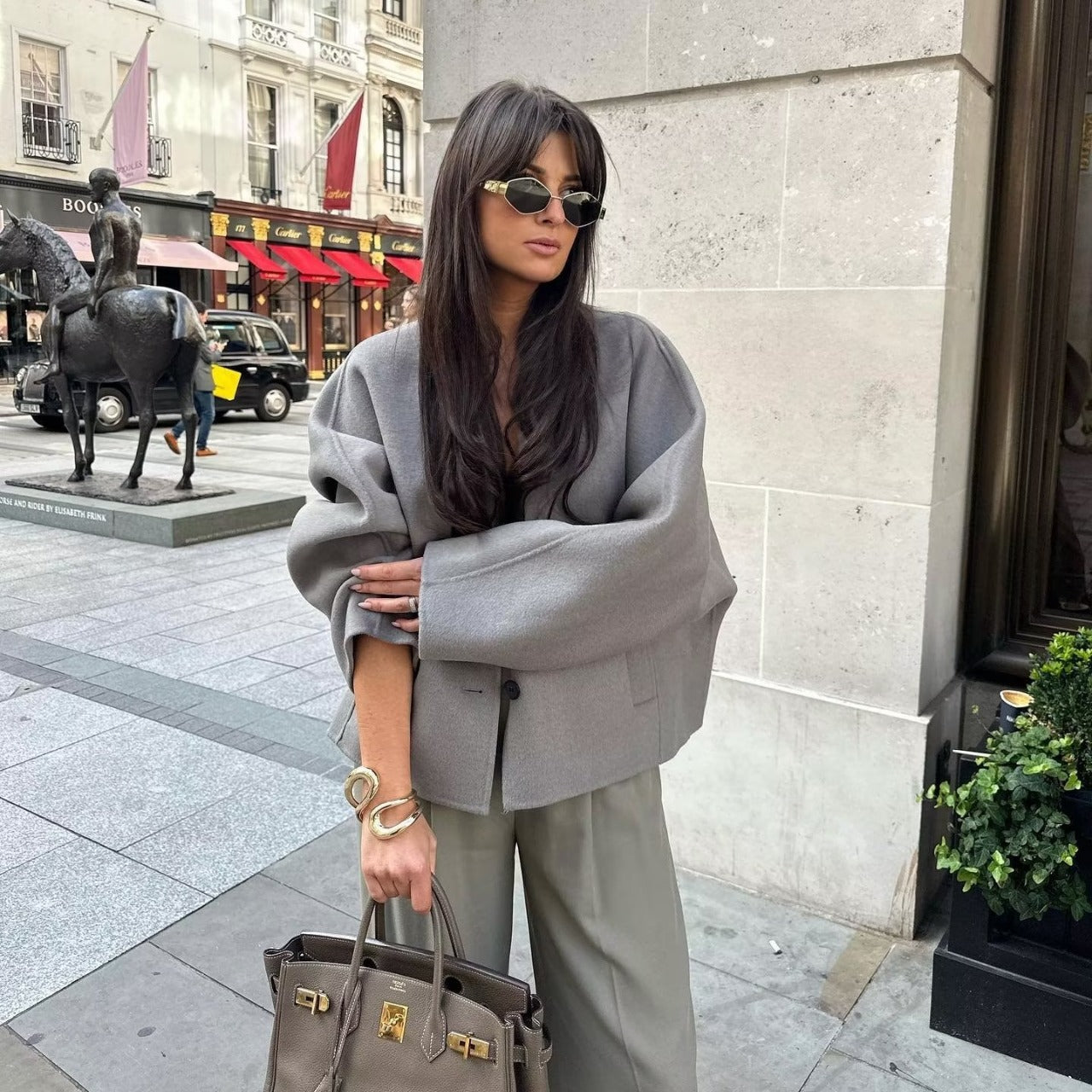 MINIMALISTISCHER BLAZER – EINFACHE ELEGANZ FÜR JEDEN TAG