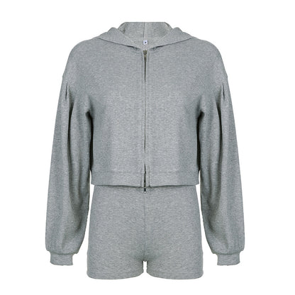 DREITEILIGES FREIZEIT-SET MIT KAPUZE – STIL UND KOMFORT FÜR JEDEN TAG