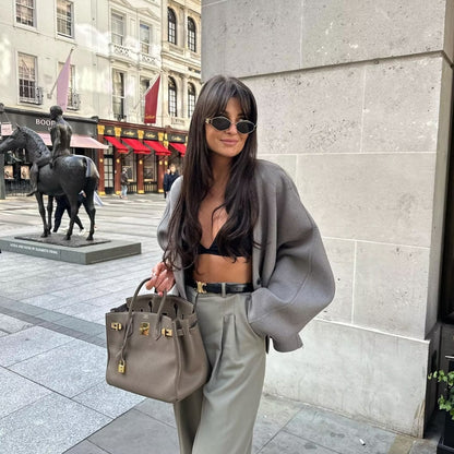 MINIMALISTISCHER BLAZER – EINFACHE ELEGANZ FÜR JEDEN TAG