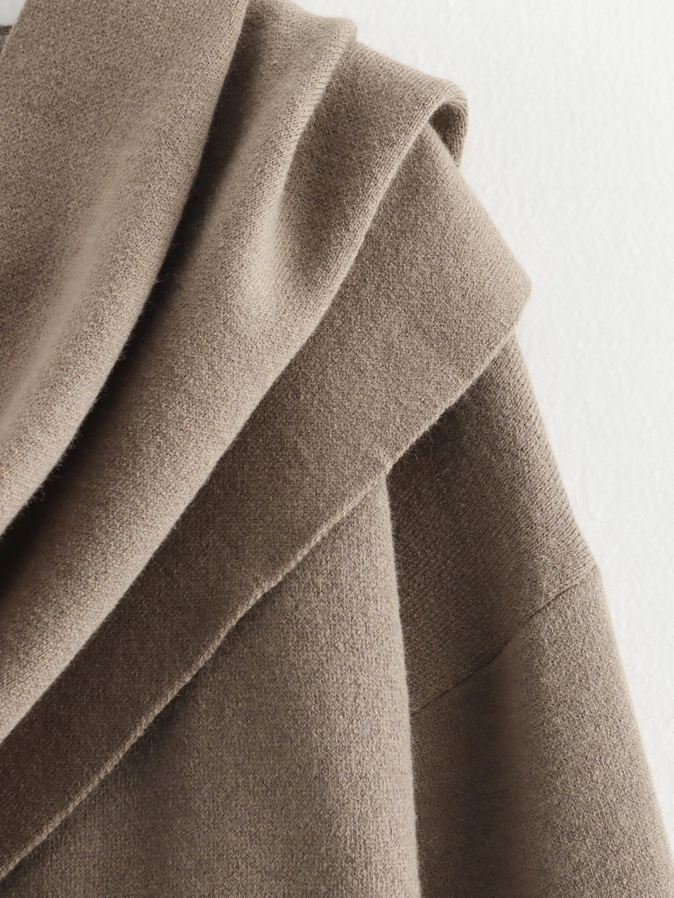 ELEGANTES PONCHO-SHIRT – EIN HINGUCKER FÜR BESONDERE MOMENTE