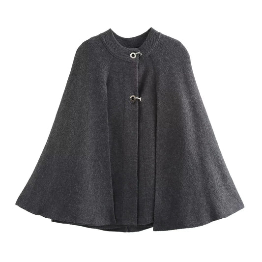 ELEGANTES CAPE MIT HAKENVERSCHLUSS – ZEITLOSES STATEMENT-PIECE