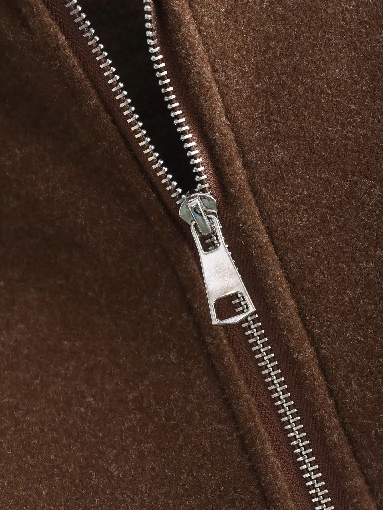 MINIMALISTISCHE JACKEN MIT REIßVERSCHLUSS – SCHLICHTER CHIC