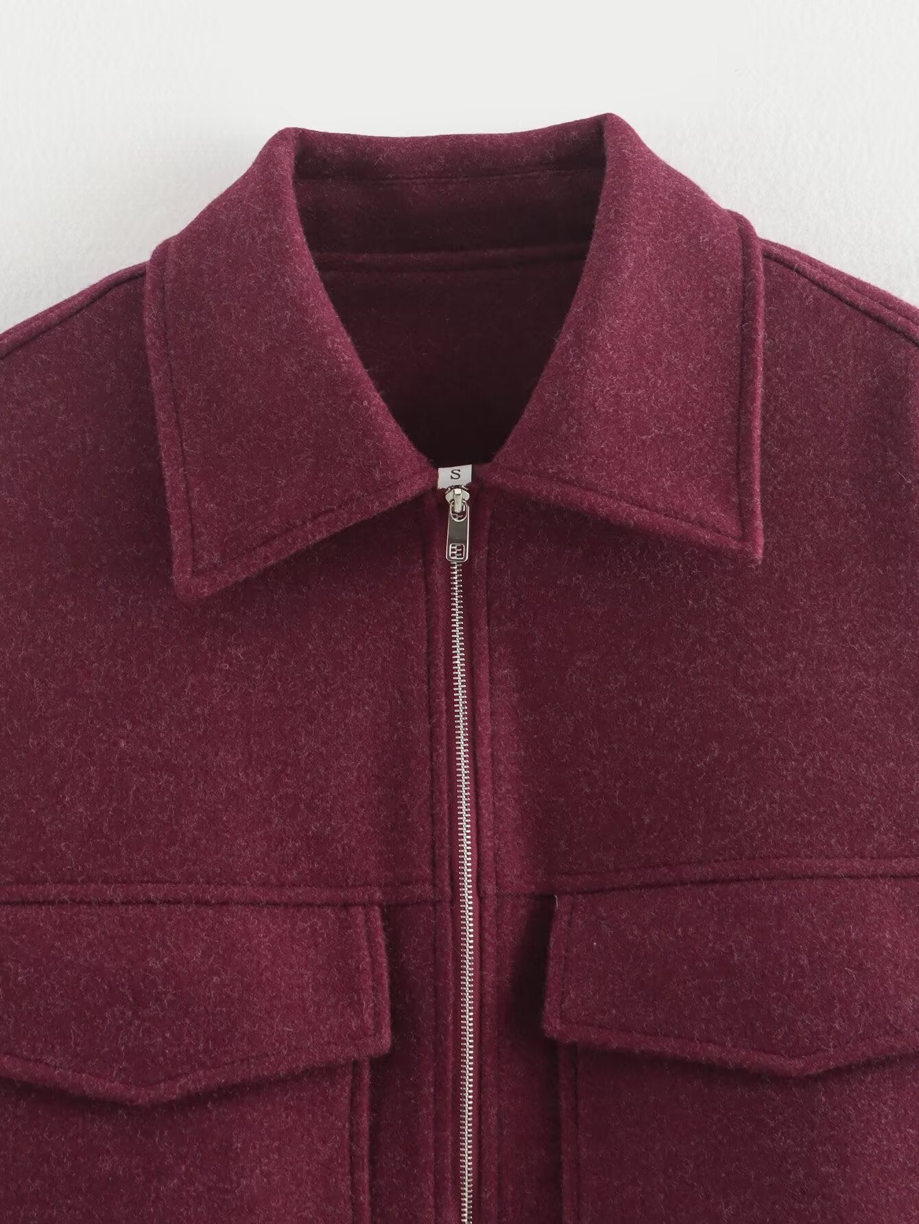 ELEGANTE KURZJACKE IN WEINROT