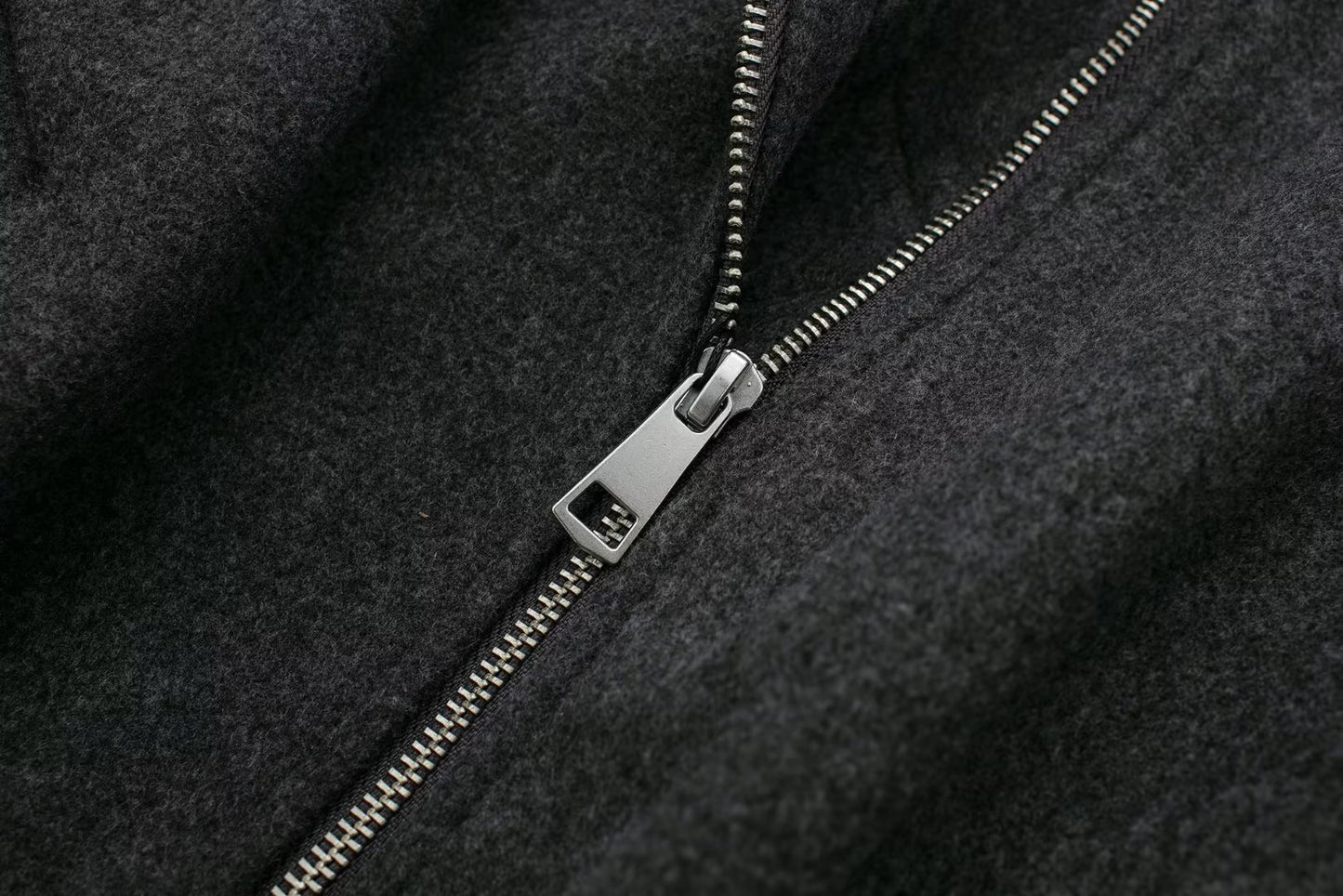 KLASSISCHE BOMBERJACKE AUS FILZ