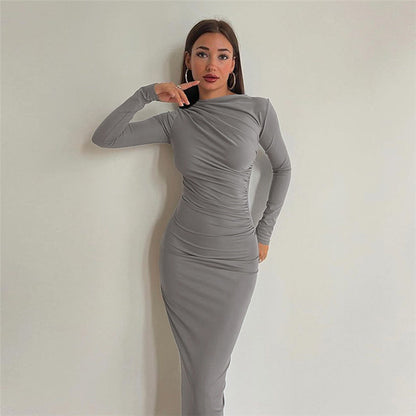 FIGURBETONTES LANGARMLIGES MAXIKLEID – ZEITLOSE ELEGANZ