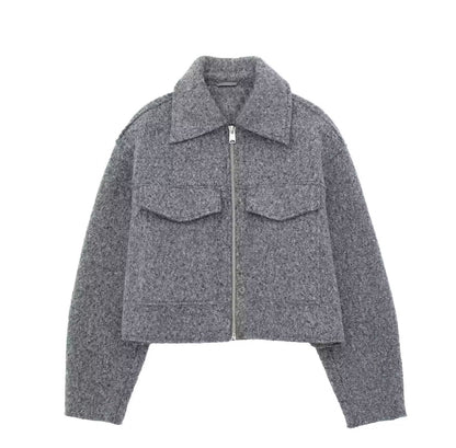STYLISCHE JACKE MIT ZIPPER UND AUFGESETZTEN TASCHEN