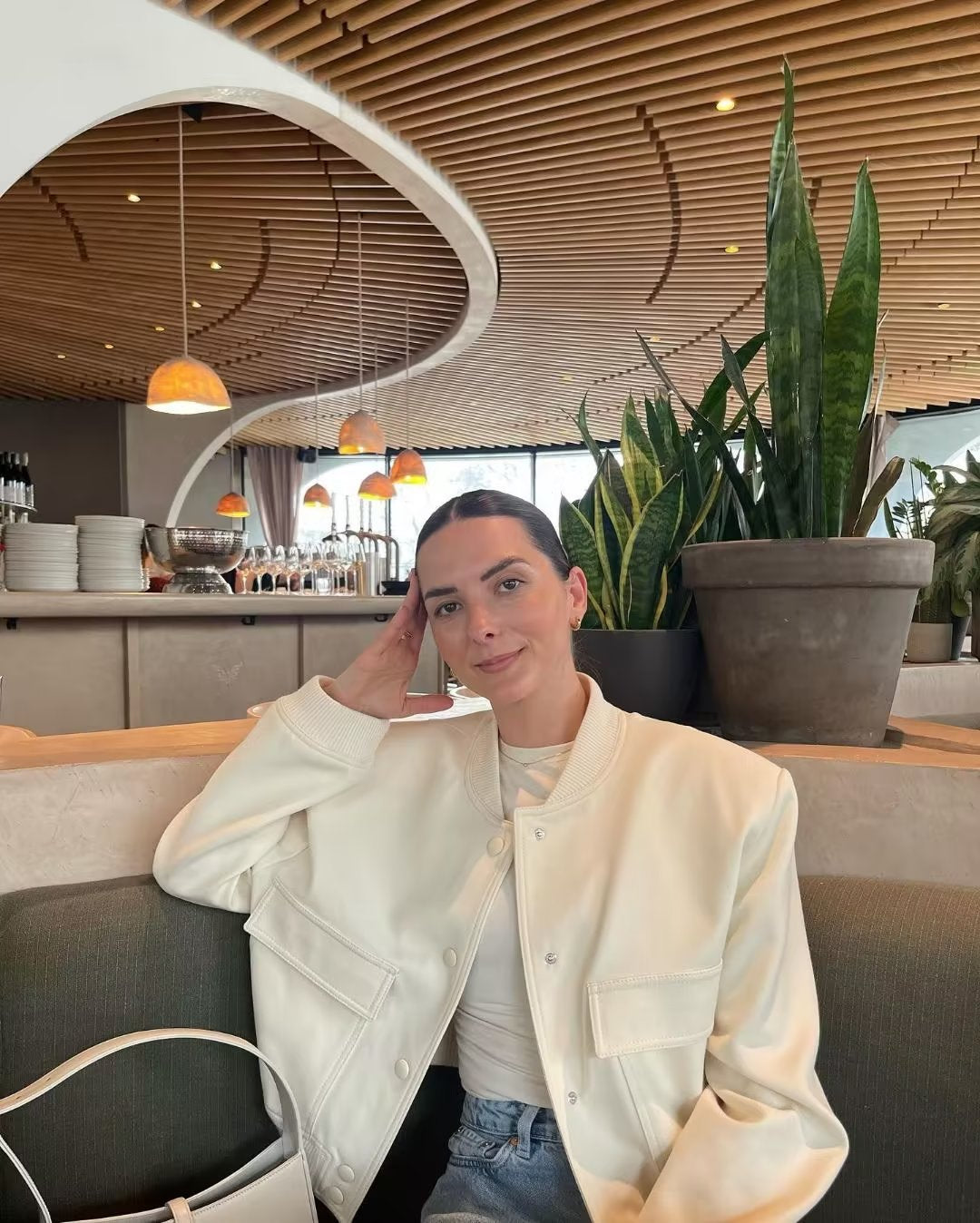 STILVOLLE BOMBERJACKE MIT TASCHEN – LÄSSIG UND VIELSEITIG