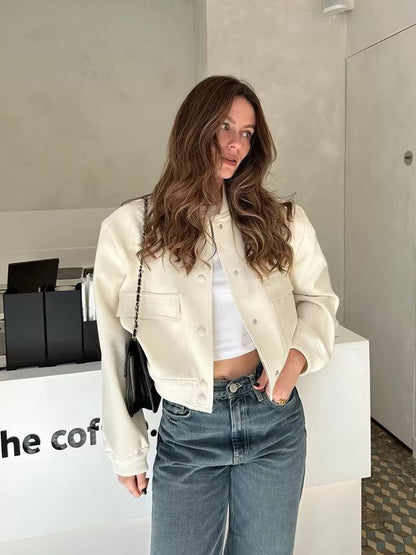 STILVOLLE BOMBERJACKE MIT TASCHEN – LÄSSIG UND VIELSEITIG