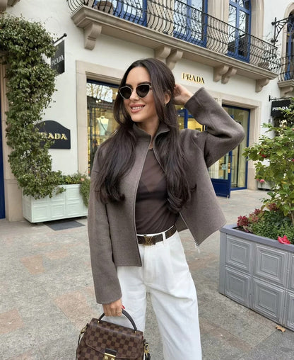 MINIMALISTISCHE JACKEN MIT REIßVERSCHLUSS – SCHLICHTER CHIC