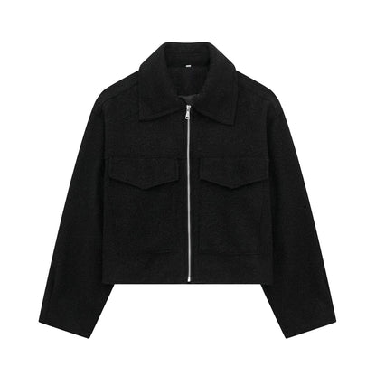 STYLISCHE JACKE MIT ZIPPER UND AUFGESETZTEN TASCHEN