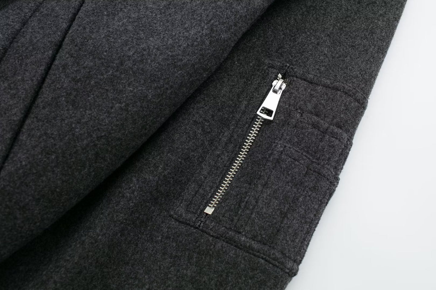 KLASSISCHE BOMBERJACKE AUS FILZ