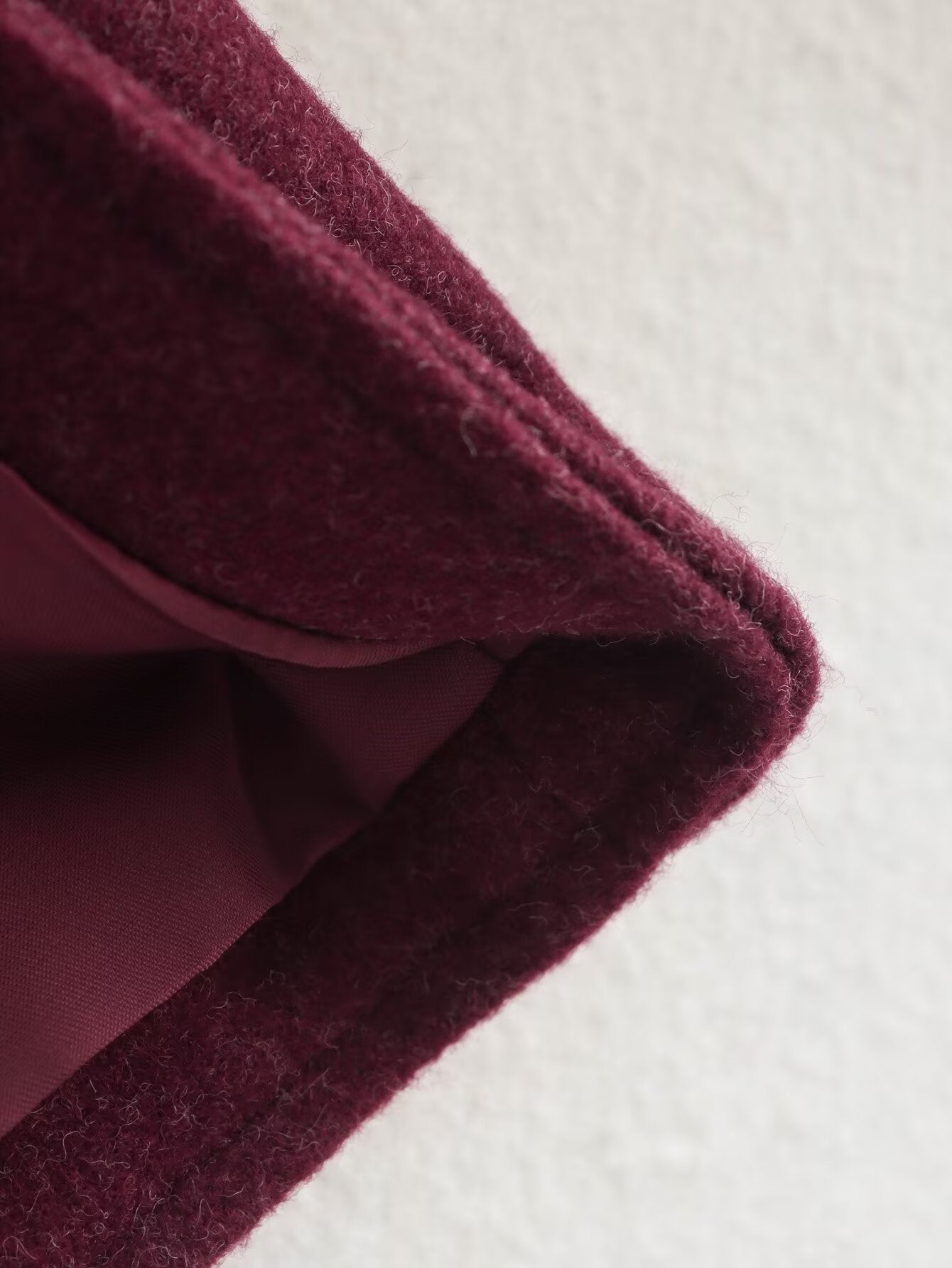 ELEGANTE KURZJACKE IN WEINROT