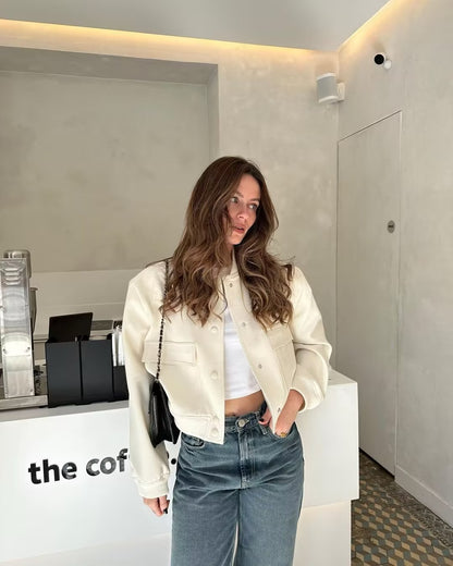 STILVOLLE BOMBERJACKE MIT TASCHEN – LÄSSIG UND VIELSEITIG