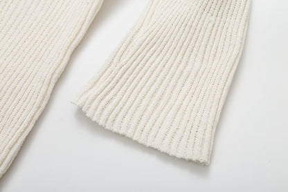 ELEGANTES STRICKKLEID MIT RIPPENDESIGN