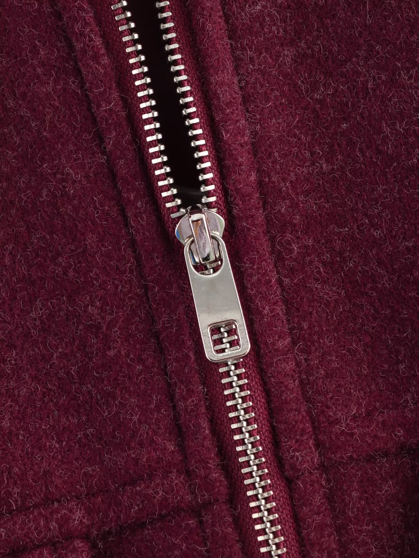 ELEGANTE KURZJACKE IN WEINROT