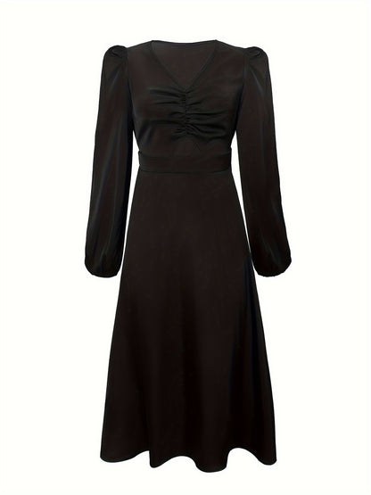 ELEGANTES KLEID MIT LANGEN ÄRMELN UND RAFFUNGEN